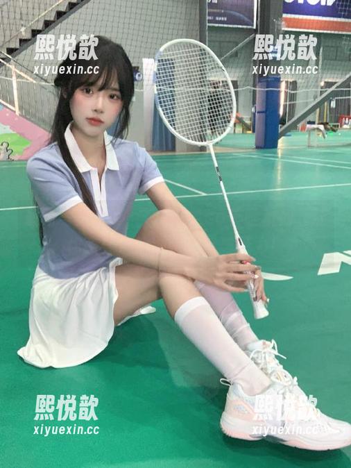 最新写真来袭：Tiny Asa长腿系列，让你感受她的独特风格与魅力！